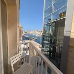 Marina's Edge Sea View Apartamento *