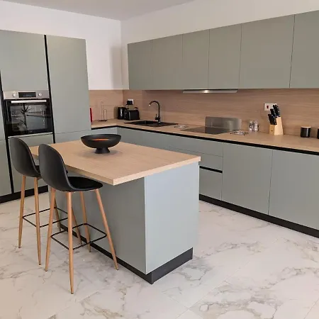 Marina's Edge Sea View *