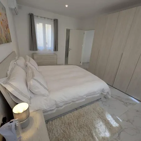 Marina's Edge Sea View Appartement