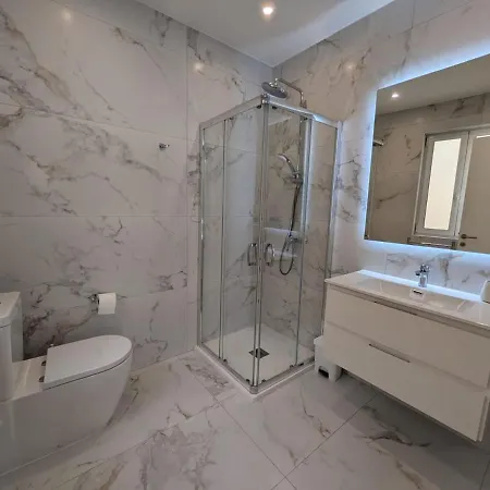 Marina's Edge Sea View Senglea