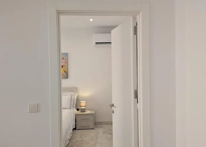 Апартаменты Marina's Edge Sea View