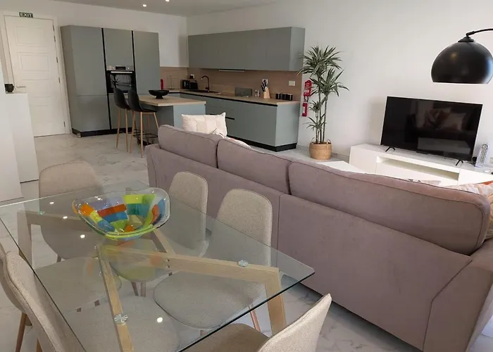 Апартаменты Marina's Edge Sea View Сенглея