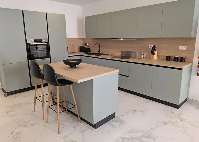 Marina's Edge Sea View *