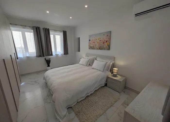 Апартаменты Marina's Edge Sea View Сенглея