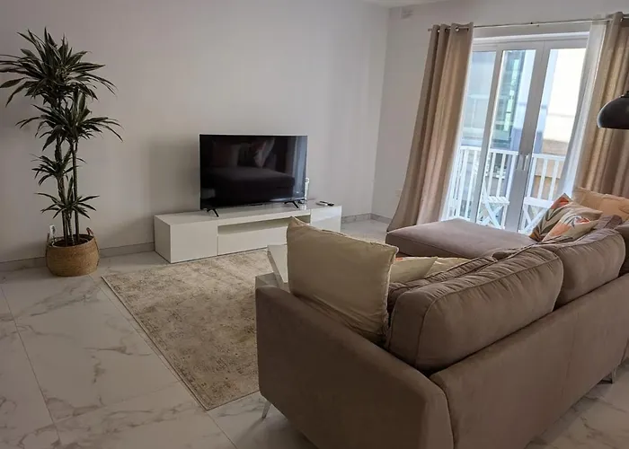 Marina's Edge Sea View Апартаменты