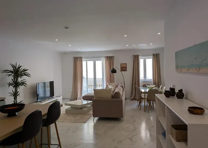 Marina's Edge Sea View *